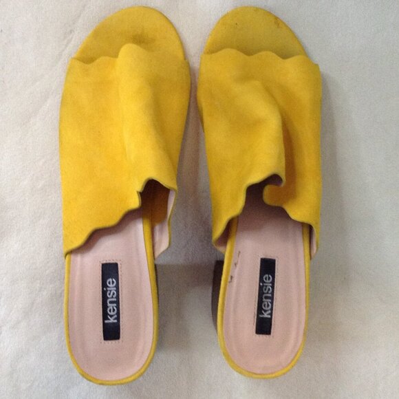 Kensie "Halo" 10M Yellow Leather Slides, 2/2019; Garden Party, Beach Party, Vaca - Picture 1 of 4